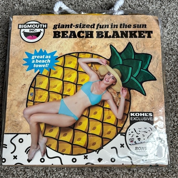 Other - NWT Beach Blanket 🍍